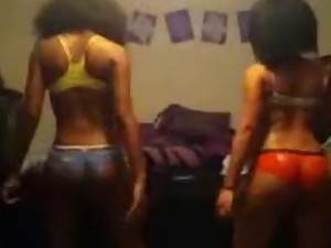 2 gorgeous black girls wit nice ass  dancing shake butt 