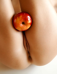 Vanessa Vanessa in Apples