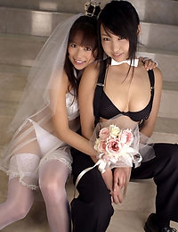 Saori Yamamoto Two gravure idol women posing as wife and wife in their bikinis