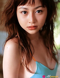 Anri Sugihara Sizzling hot gravure idol hottie with soft plump boobs in a bikini
