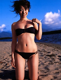 Momoko Tani Sultry gravure idol goddess steams it up in her little bikini