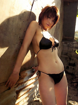 Hitomi Aizawa Erotic Pics