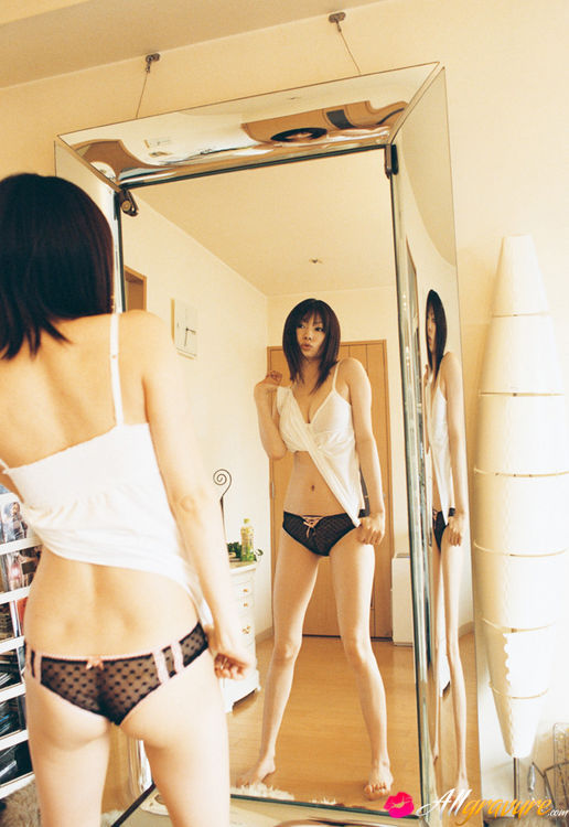 Akina Suzuki Erotic Photos