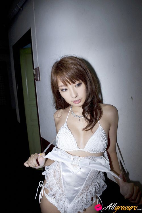 Azusa Yamamoto Erotic Photos