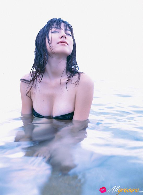 Yumi Sugimoto Erotic Photos