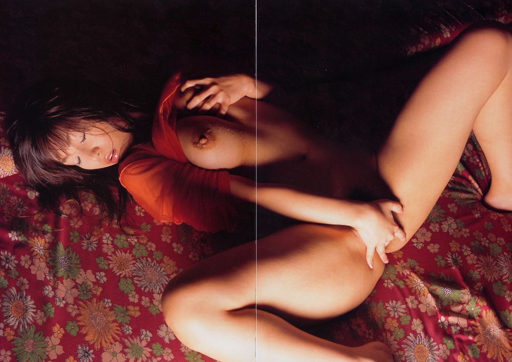 Naho Hazuki Erotic Photos