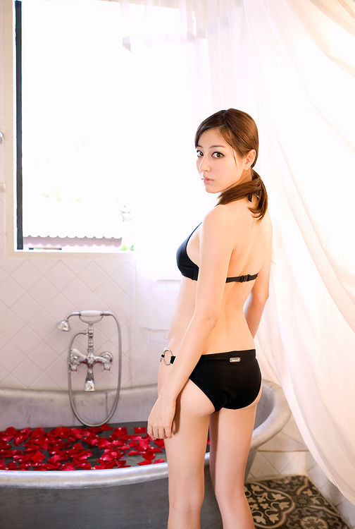 Yumi Sugimoto Erotic Photos