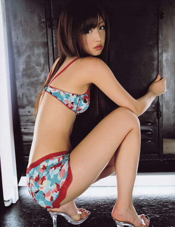 Yuko Ogura Erotic Photos